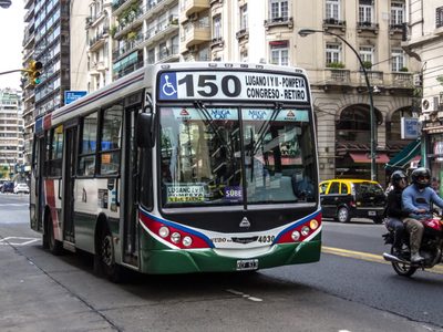 Milei recibe a Jorge Macri por el traspaso de las líneas de colectivos