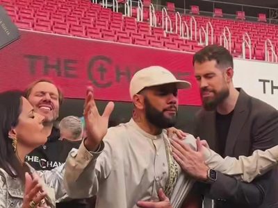 “En la prisión Cristo me ha hecho libre”: Dani Alves regresa a un estadio de futbol como predicador