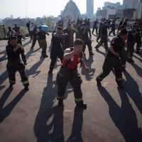 Bomberos entrenan rumbo a la clase masiva de box para romper el Récord Guinness