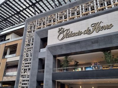 El Palacio de Hierro baja 95% precio de refrigerador con TV de regalo... y luego cancela compras