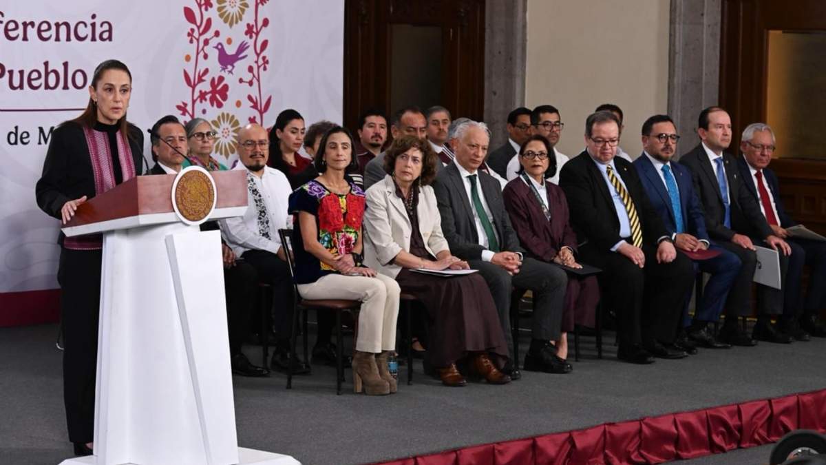 Sheinbaum con Leonardo Lomelí Vanegas, rector de la UNAM; Gustavo Pacheco López, rector de la UAM; y Arturo Reyes Sandoval, director general del IPN, entre otros