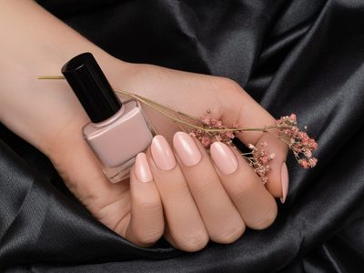 Manicura americana, la técnica de nail art sencilla y hermosa que es furor