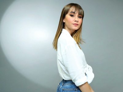 Renovador: Aitana disfruta de las olas y el mar en compañía de Miguel Bernardeau