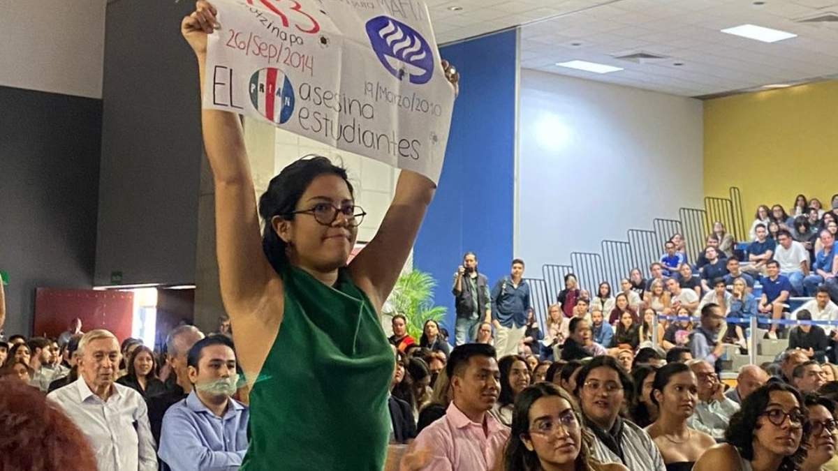 La cartulina mostrada en el ITESO a Xóchitl Gálvez