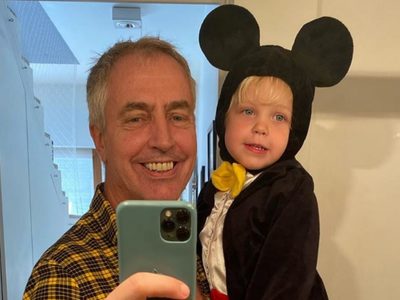 "No lo puedo creer": la emoción de Marley por el cumpleaños de Mirko retratada en esta imagen