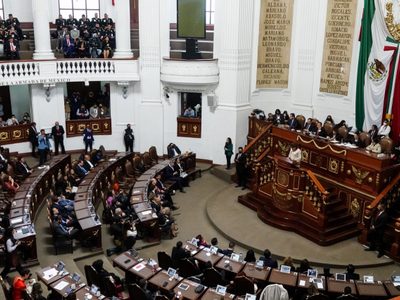 Diputado de Morena baja propuesta para reelección presidencial; acusan que es una “copia de EU”