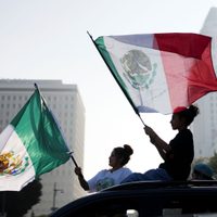 Trump firma decreto para evitar que migrantes indocumentados obtengan beneficios del seguro social