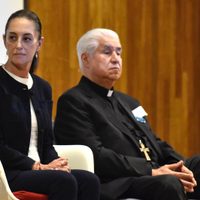Sheinbaum firma “Compromiso por la paz” de la Iglesia pero expresa desacuerdos