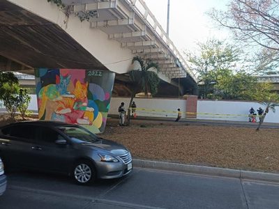 Hombre reportado como desaparecido es colgado de puente céntrico en Culiacán