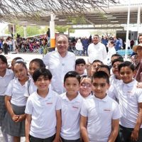 Gobernador Durazo garantiza entrega de uniformes gratuitos a más de 440 mil estudiantes