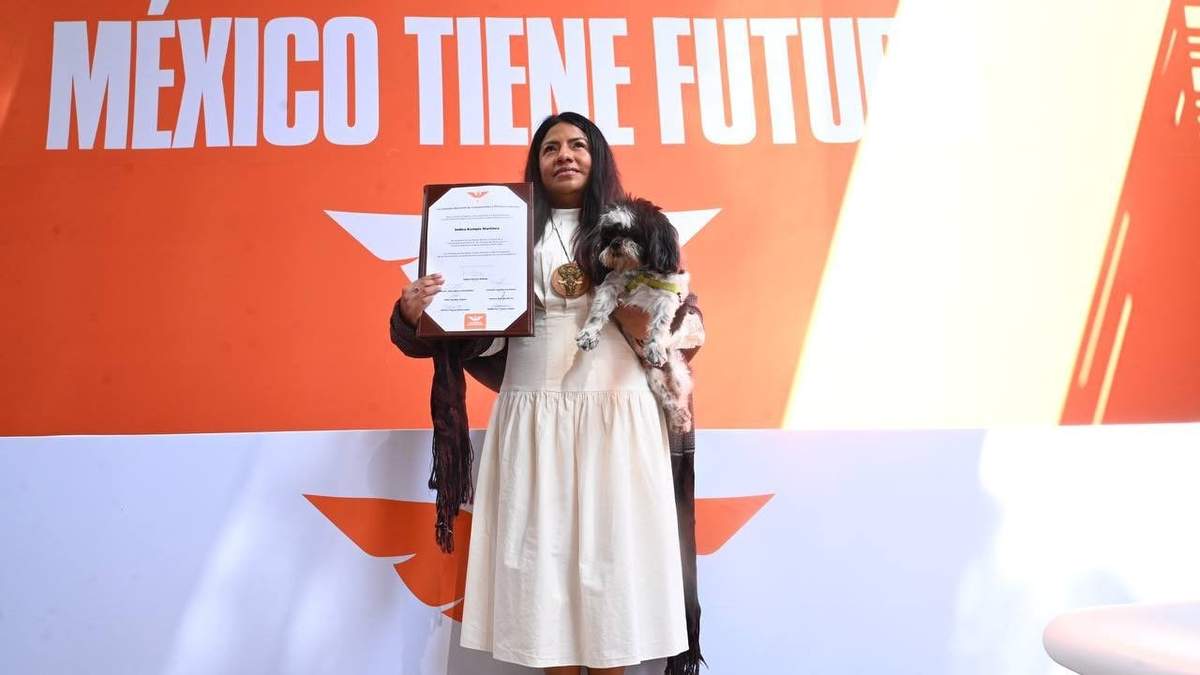 La senadora en su registro