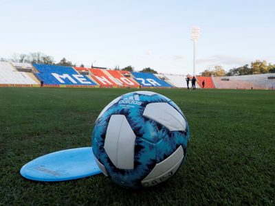 Tres futbolistas argentinos detenidos de manera insólita por el coronavirus