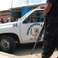 Desnudan a dos mujeres policía por 'infraccionar” a un regidor en Oaxaca