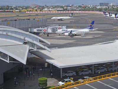 Federación internacional de pilotos alerta sobre incidentes en el AICM tras la apertura del AIFA