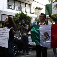 Protestan frente a la embajada de Ecuador en México tras ruptura de relaciones diplomáticas (Video)