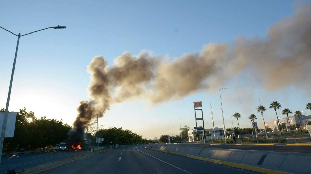 Narcobloqueos en Sinaloa tras detención de Ovidio Guzmán
