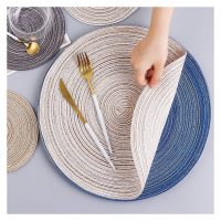 Con 2 ingredientes, el truco para eliminar las manchas de grasa o salsa en los individuales del comedor