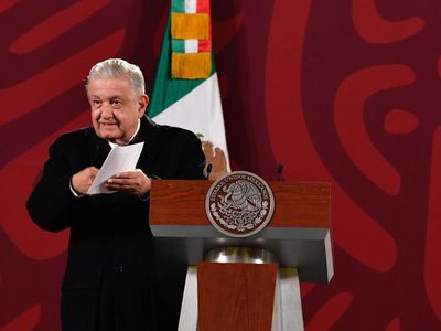 AMLO critica a la SCJN por pregunta sobre la revocación y sugiere usar “un traductor”