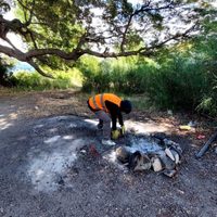 En Villa La Angostura, se desactivan cinco fogones por día en lugares no habilitados