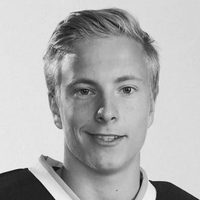 Asesinan a Janne Puhakka, el primer jugador de hockey sobre hielo en hacer púbica su homosexualidad