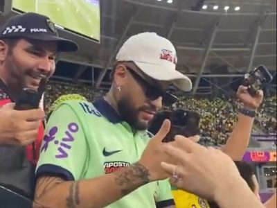 El doble de Neymar: de camarero a enloquecer a fanáticos en Qatar 2022 (Videos)