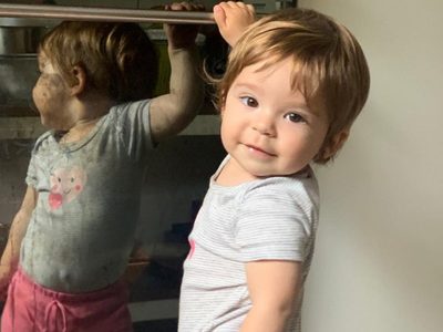 Un tornado en la cocina: Eugenia Tobal capturó a Ema en plena travesura y resultó irresistible