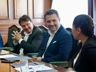 Darío Martínez se reunió con Arabela Carreras y Mariano Arcioni por obras de energía