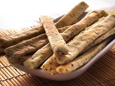 Grisines sin gluten, sin amasar y con pocos ingredientes: una receta fácil para acompañar la picada