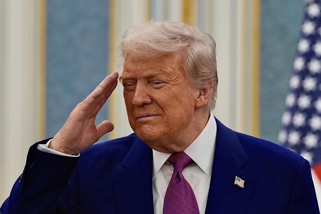 Trump  saludo Foto AP PhotoAlex Brandon)