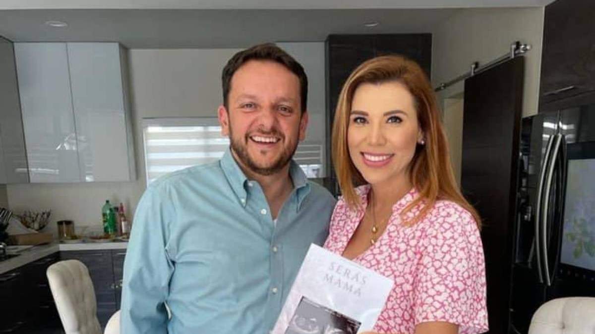 Marina del Pilar Ávila Olmeda y su esposo