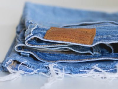 Sin máquina: si el jean que te compraste es demasiado largo, probá este truco viral y súper fácil que lo deja justo a tu medida