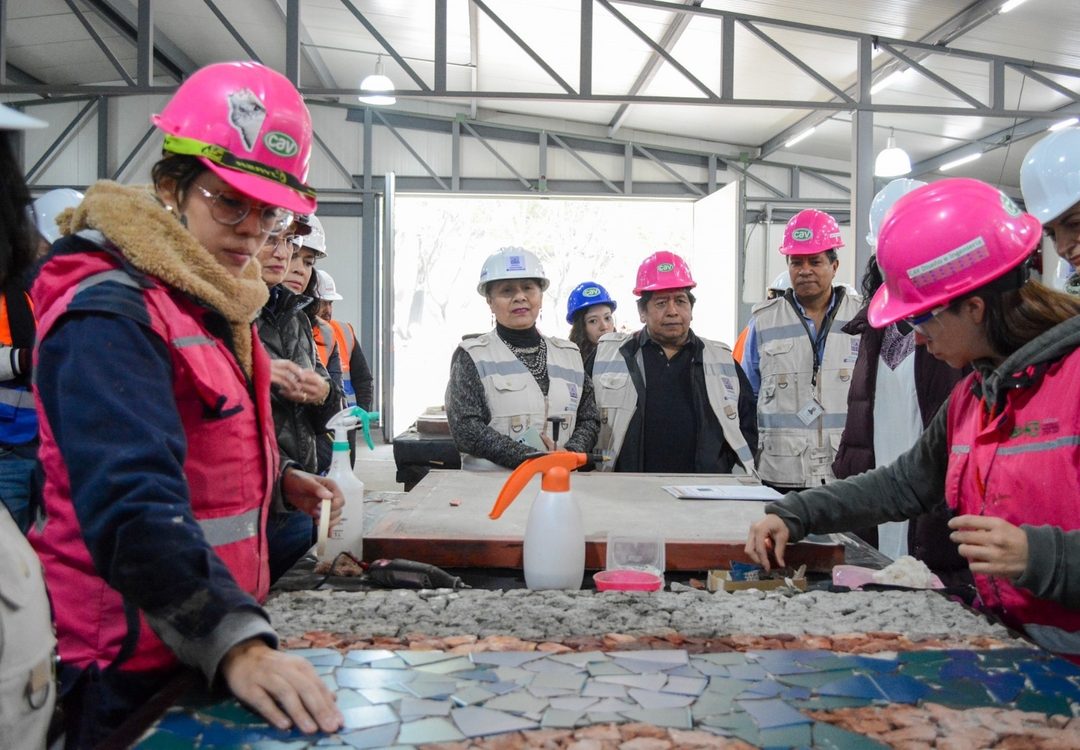 Uno a uno, los mosaicos y piedras Foto Cortesía INBAL