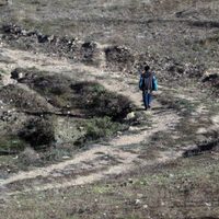 AMLO anuncia 3 mil mdp para pavimentar caminos rurales en Guerrero