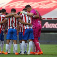 Chivas suspende por indisciplina a tres de sus jugadores