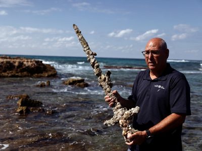 Tremendo hallazgo en Israel: encuentran la espada de un caballero cruzado en el fondo del mar