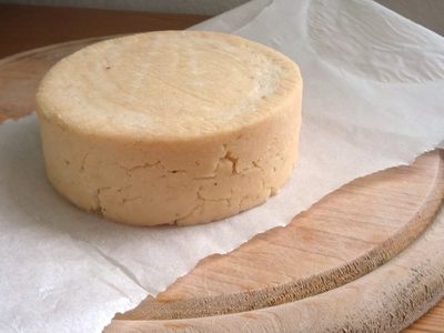 Queso de avena tipo mozzarella: ideal para la pizza, delicioso y muy fácil de hacer