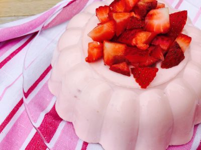 Gelatina de yogur natural casera: para el antojo dulce y muy rápida de hacer