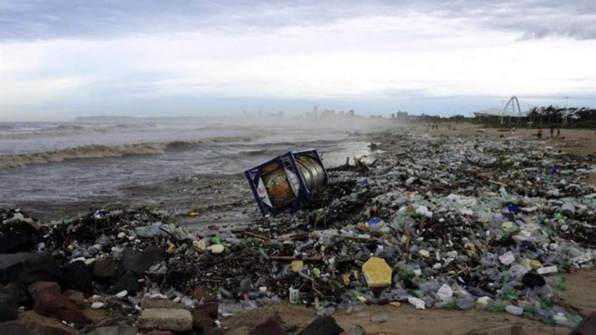 Plásticos que contaminan los oceános