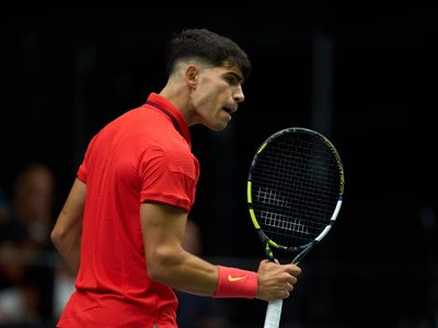 Carlos Alcaraz le dio el segundo punto a España en la Copa Davis