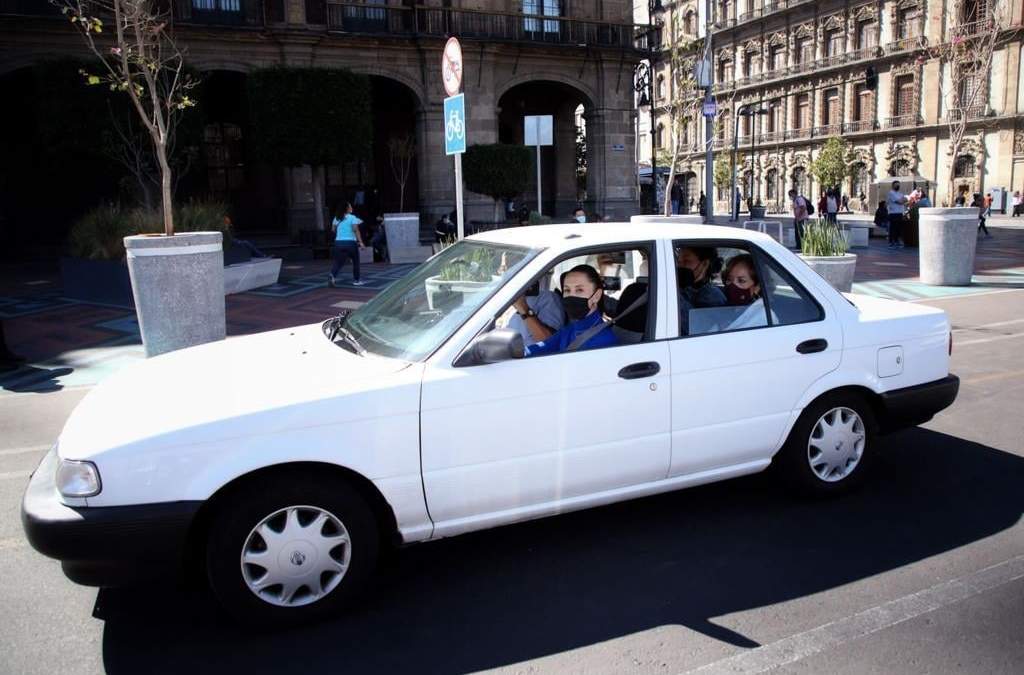 Sheinbaum al volante