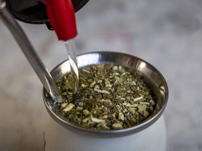 Caída de consumo: una marca de yerba suspendió los pagos a los proveedores