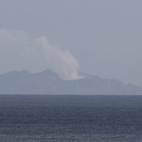 Pocas esperanzas de rescatar a turistas tras explosión del volcán en White Island, Nueva Zelanda