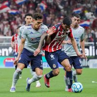 Cruz Azul vence 2-1 a Chivas y mantiene su invicto (Videos)