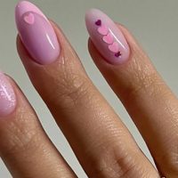 Sofisticación al alcance de tus manos: 7 diseños de Nail Art en rosa pastel ideales para la oficina