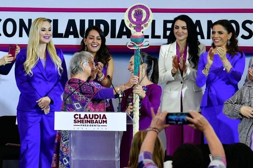 Olga Sánchez Cordero entrega “el Bastón de Mando de las Mujeres” a Claudia Sheinbaum