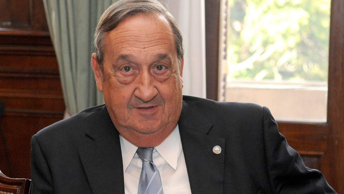 El intendente de Tandil, Miguel Ángel Lunghi, anuncio que la ciudad aplicará un sistema "semáforo". Fuente: (Twitter)