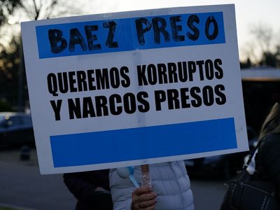 "Una vergüenza": se enojó la pareja de Lázaro Báez y rompió el silencio tras el escrache