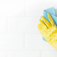 Brillan como nuevos: el secreto casero para sacar el sarro de los azulejos del baño en menos de 10 minutos