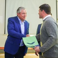 Figueroa entregó el Premio Estímulo a la Sanidad y Calidad Frutícola a fruticultores locales