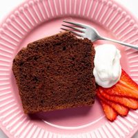 Si tenías ganas de algo dulce y chocolatoso, tenés que hacer este bizcochuelo húmedo de chocolate sin harinas